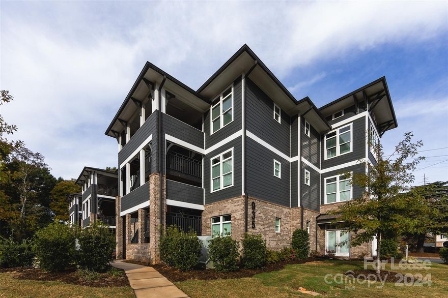 Gorgeous condo in desirable Cotswold neighborhood. Like new condo with an open floor plan and fenced in back yard. Well lit home with 10' ceilings, stainless steel appliances, quartz countertops, easy close shaker style cabinets  and split bedroom floor plan. Master bedroom has a great view of patio area as well as oversized walk-in shower, double vanities and walk in closet with sliding barn doors. Conveniently located between Cotswold and Oakhurst and near uptown.