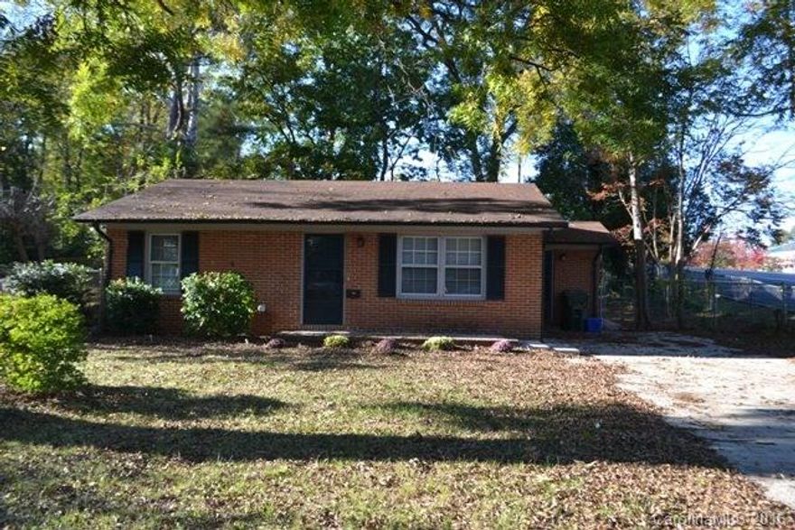 What a little dollhouse! Brand new flooring, freshly painted, open layout.  Lovely kitchen with new stainless appliances, tons of cabinet space, and new countertops. Tile backsplash and flooring in both kitchen and bathroom.  Large corner lot, fenced yard, and private patio. * Age of Home is approximate.