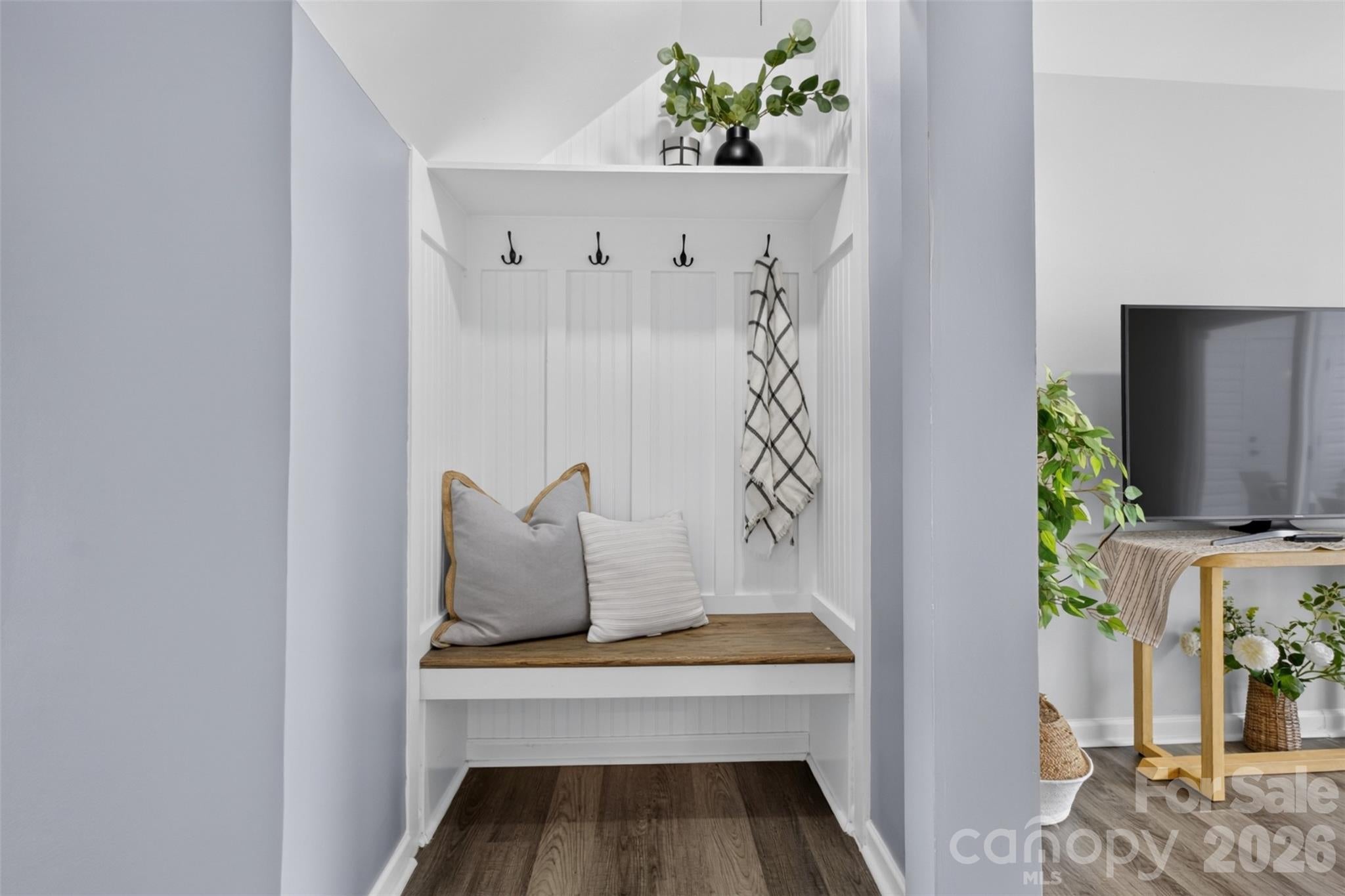 8093 Regent Park Lane
