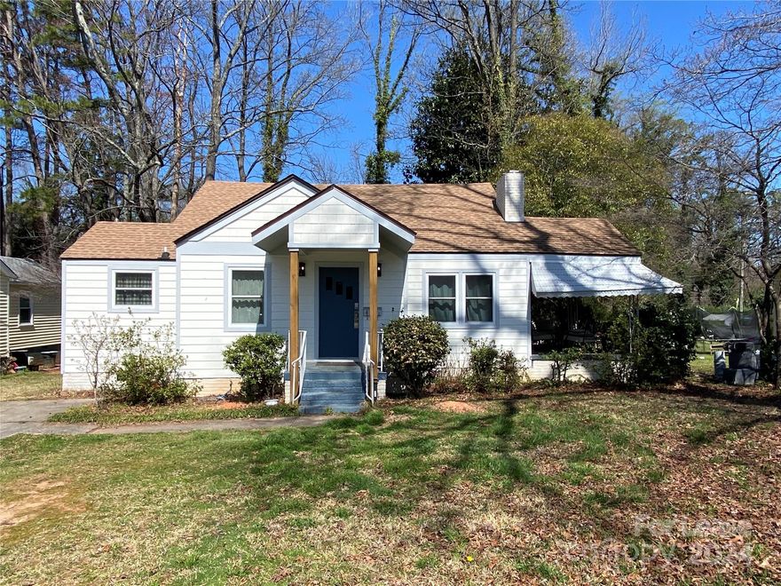 Fully Furnished Rental, move right in, former AirBB, everything is there for you, including kitchen setups.  Nice-sized living area that leads to an adjacent cozy covered side porch.  3 bedrooms, 1 full bath.  Good size primary bedroom (17' x15').  Spacious living area (17'x15'). Hardwood floors throughout. Parking for up to 3 cars in the driveway.  Full-size washer & dryer.  Immediate Occupancy.