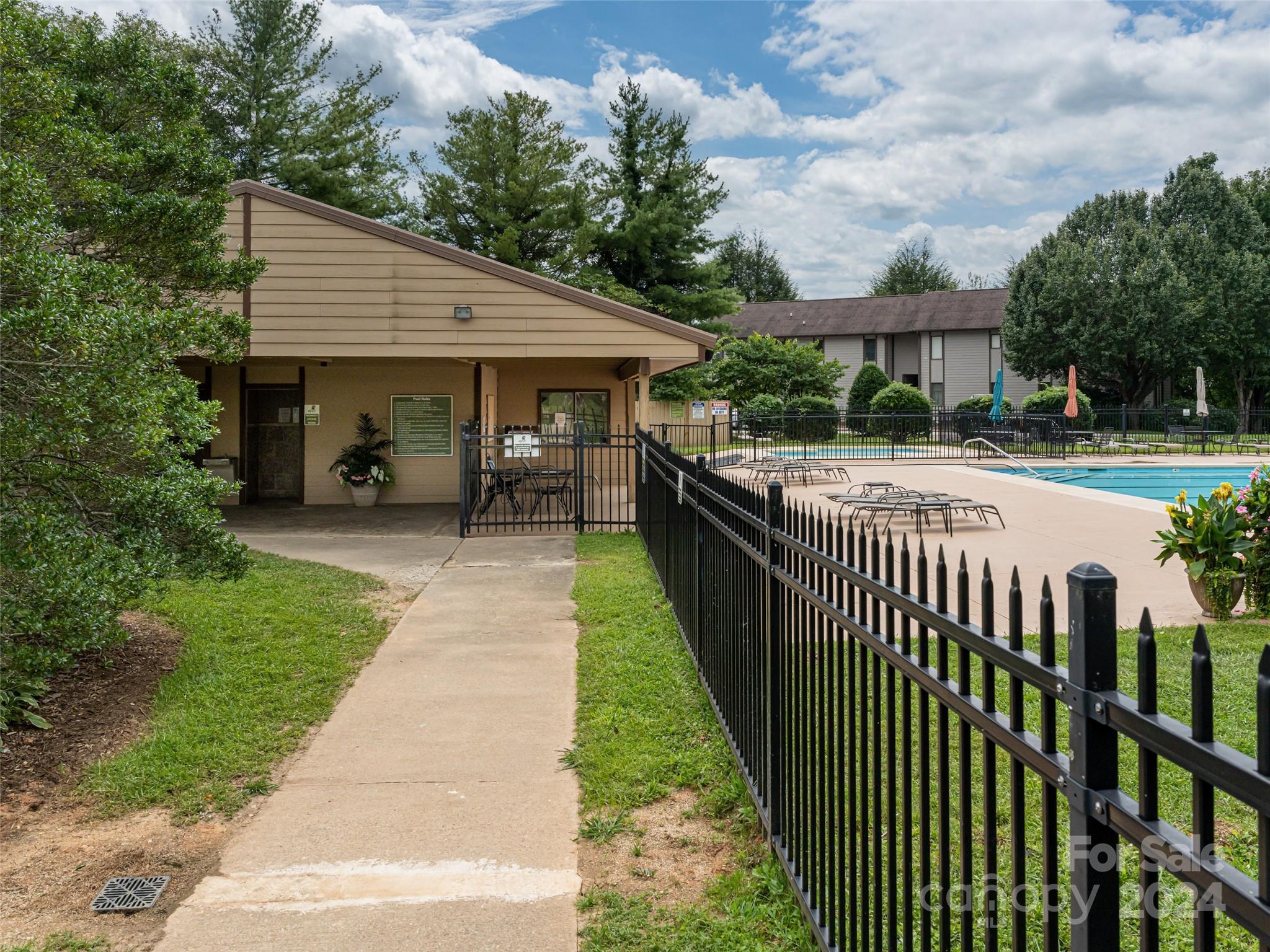 Courtside Condominiums Phase - Residential