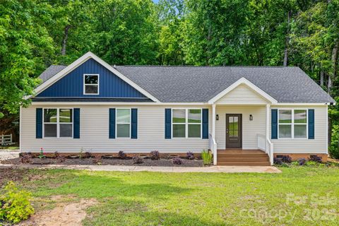 Photo of 925 Loganberry Lane, York, SC 29745 (MLS # 4391387)