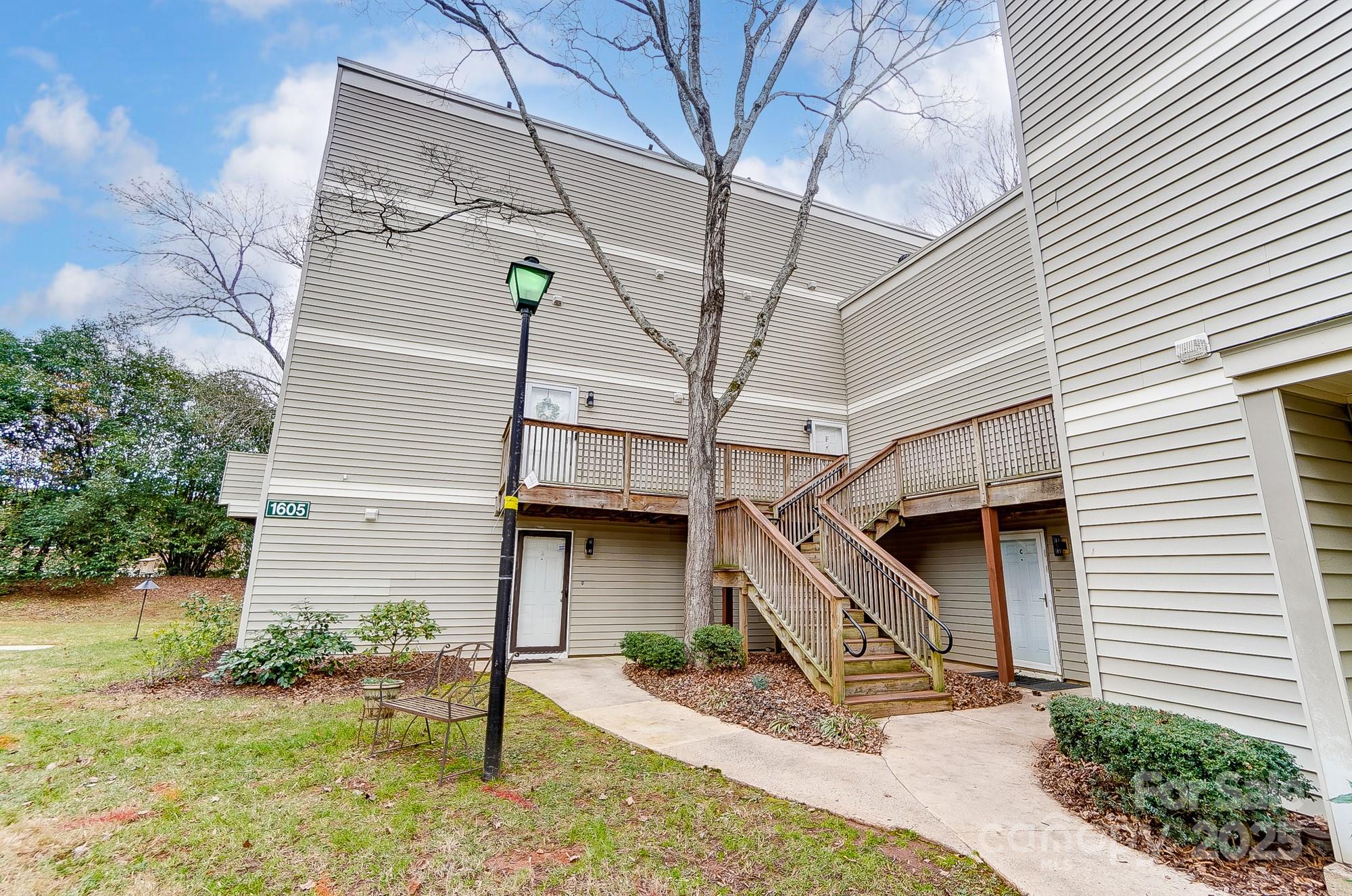 1605 Merry Oaks Road E