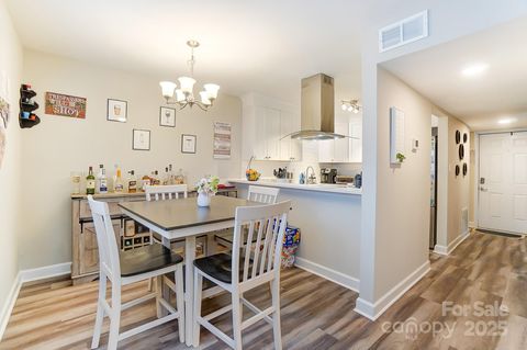 1605 Merry Oaks Road E Charlotte NC 28205