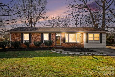 Photo of 904 Union Terrace, Gastonia, NC 28056 (MLS # 4355773)