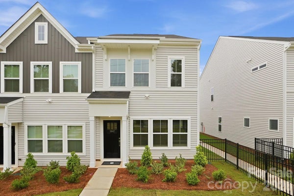 5847 TUCKASEEGEE RD # 6, CHARLOTTE, NC 28208 - Image d2b3a9c68fa575ab108236a255a6fe66/3219250017