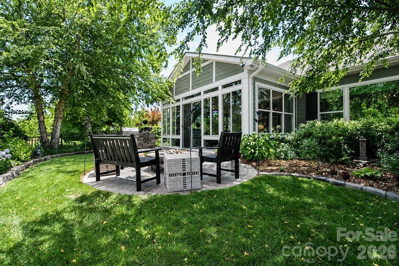 4854 Looking Glass Trail