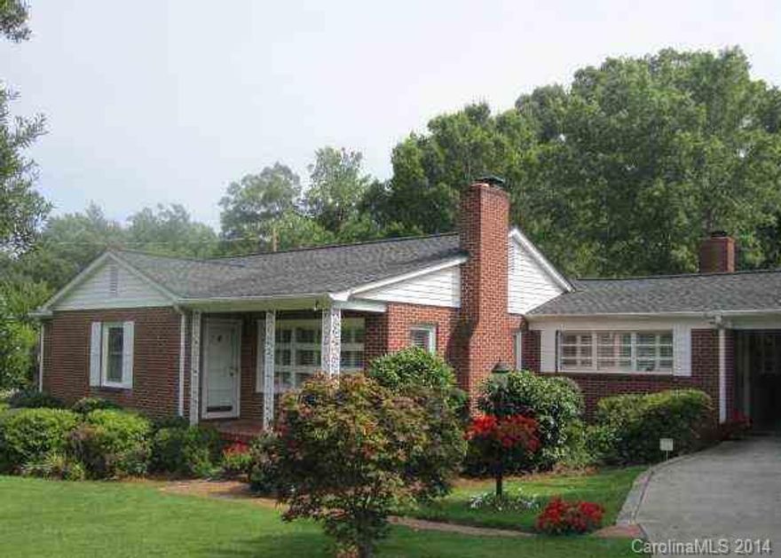 Custom 1 owner brick ranch, great location, 3BR/2BA, 2 FP's, GR poss MBR or 4th BR w/full bath adjoining, some plantation shutters, beautiful and spacious front and back yards. Approx 2076SF, Home Warranty in Place! Buyer/Agent must verify all pertinent info deemed nec in decision making process; i.e., SF, age, lot size, schools, zoning, etc.