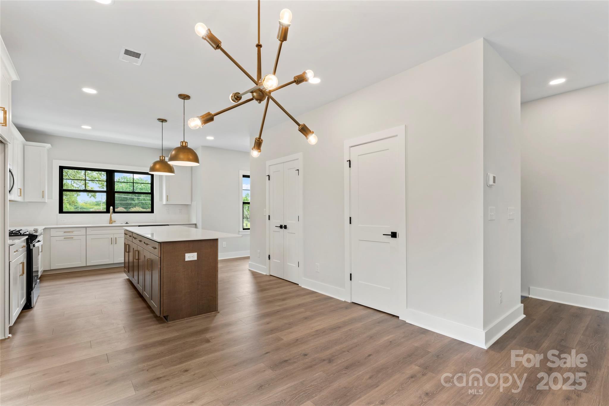 740 Falling Oak Alley 24