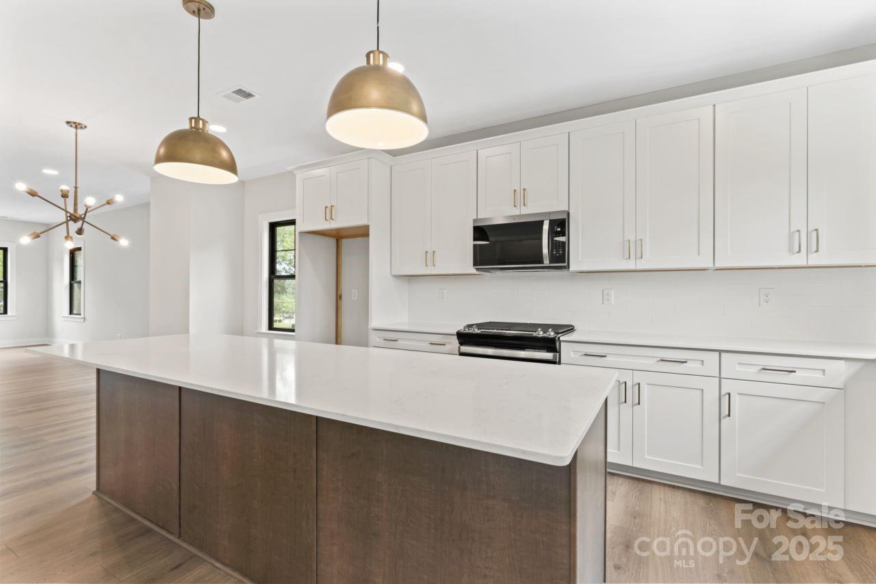 740 Falling Oak Alley 24