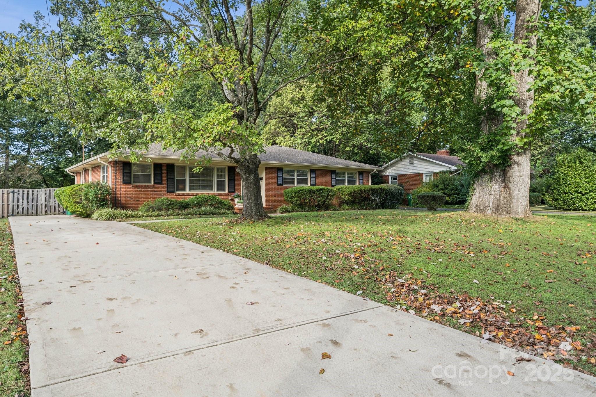 5322 Chedworth Drive