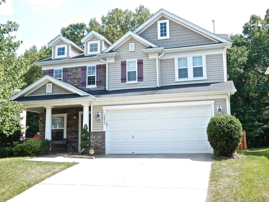 Spacious 3bedroom 2.5 bath home with large loft in Hamilton Lakes.  Home has a spacious and open floorpan, wood flooring, stainless steel appliances, gas fire place, pre-wired for surround sound, and private fenced back yard. Large Master Bedroom with tub and separate shower & over sized walk-in closet.  This is truly a MUST SEE home that is convenient to dining, shopping and recreation!!!  Pets under 30lbs only!!