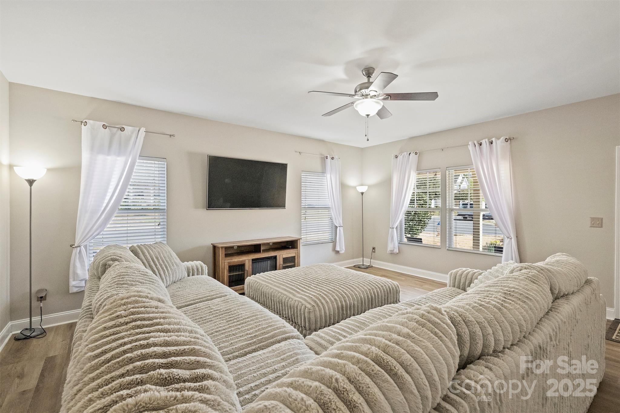 Newport Lakes - Residential