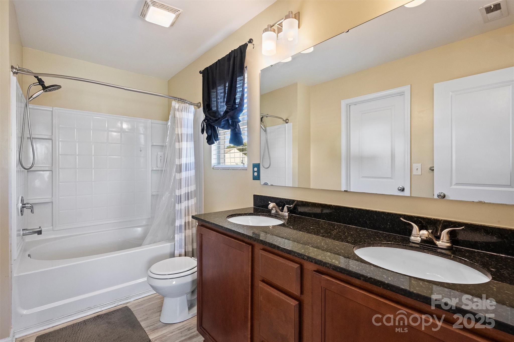 Newport Lakes - Residential