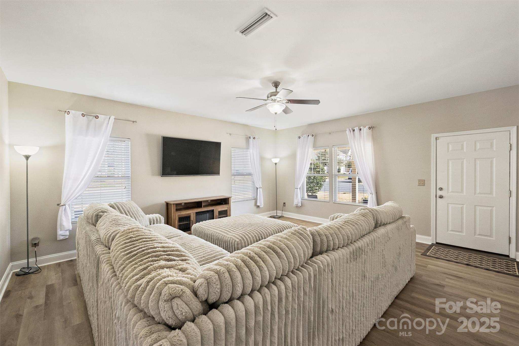 Newport Lakes - Residential