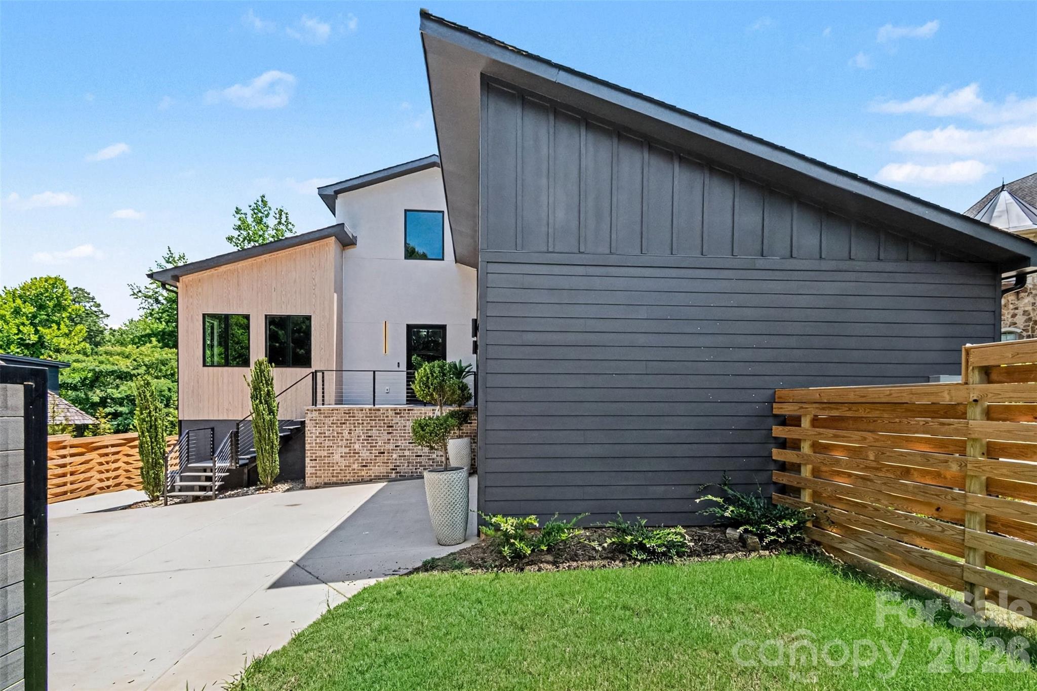 1423 S Wendover Road