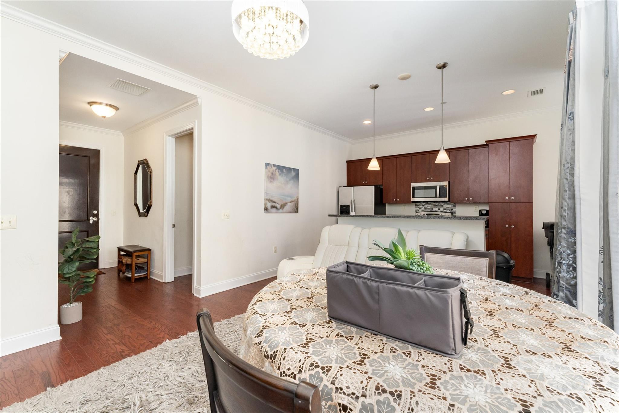 Charlotte, North Carolina 28202, United States, 2 Bedrooms Bedrooms, ,1 BathroomBathrooms,Residential,Coming Soon,242821