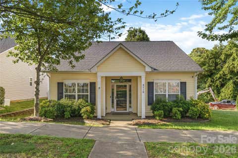Photo of 8710 Arrowhead Place Lane, Cornelius, NC 28031 (MLS # 4405853)