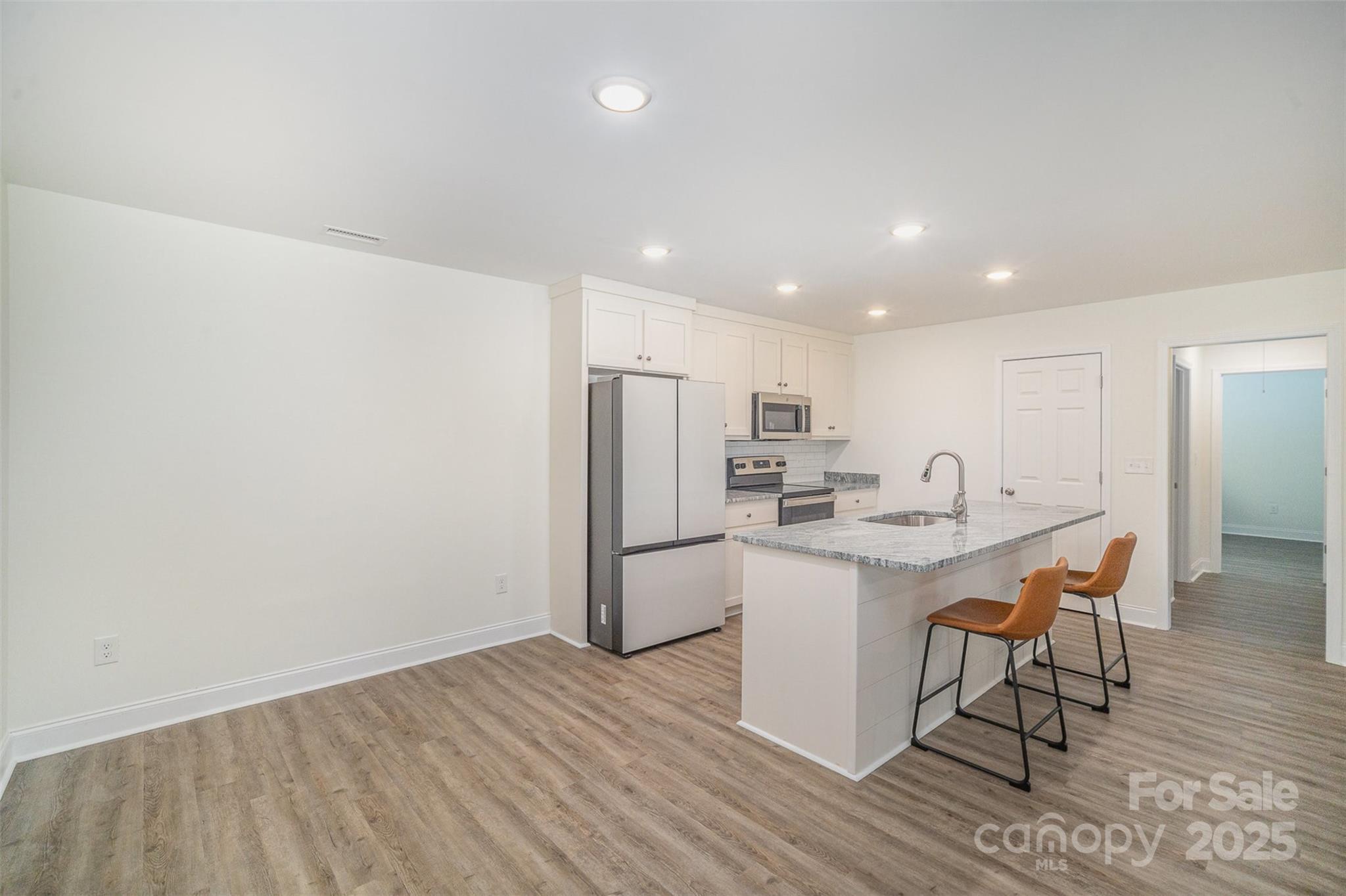 2215 Charlotte Highway