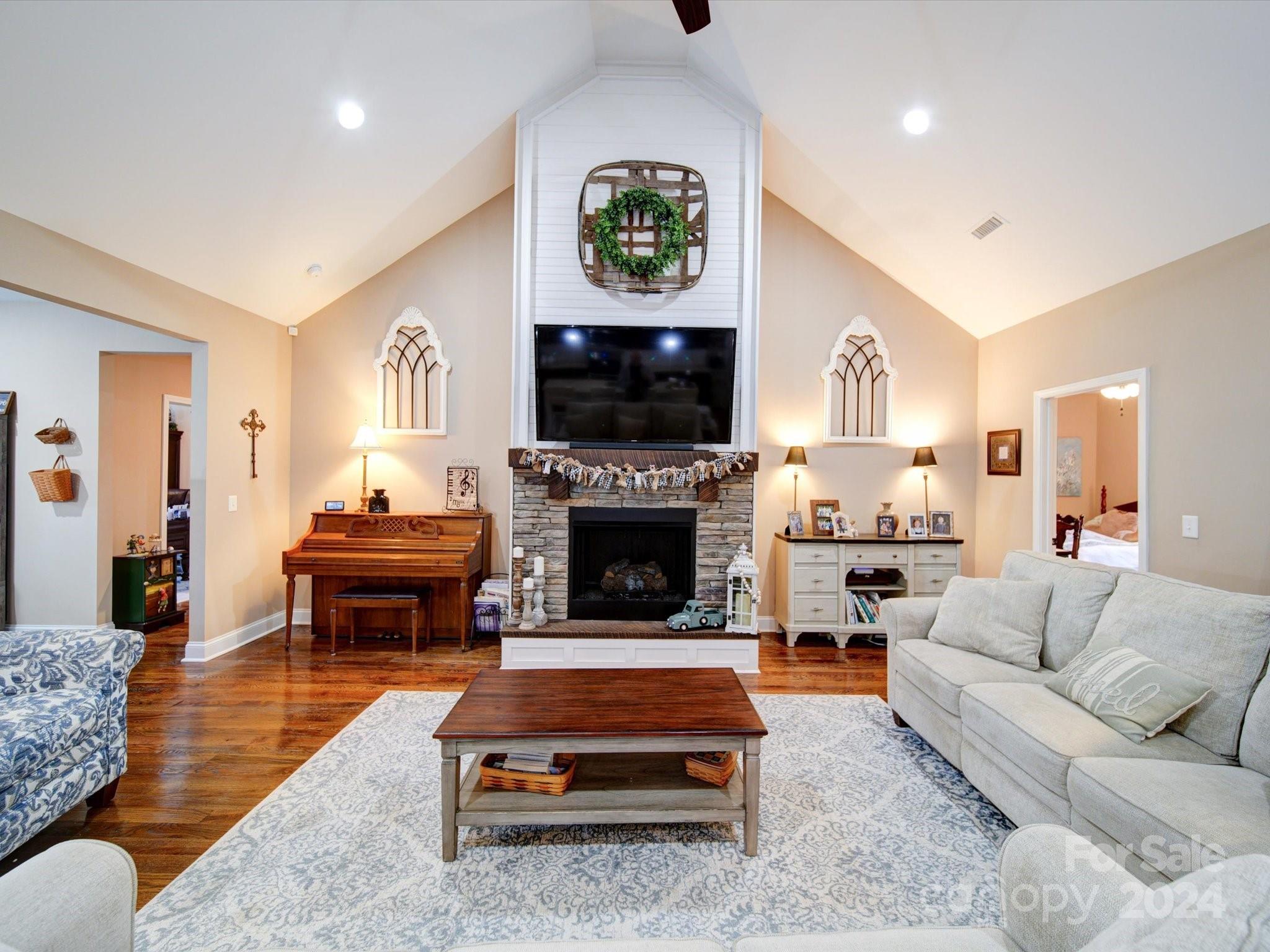 Lauren Pines - Residential