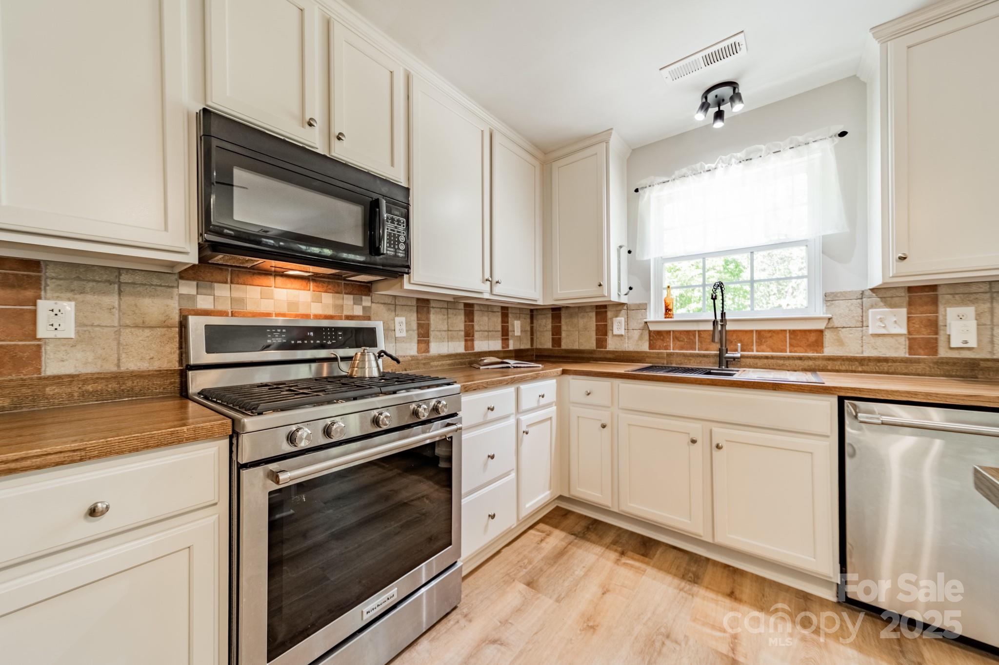 Sandy Pointe - Residential