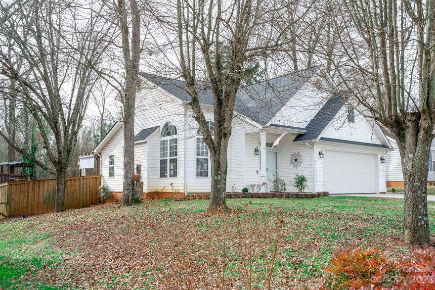 This three bedroom, 2.5 bath with large Bonus/FROG is located in highly desirable Oak Park. The main floor offers a spacious primary bedroom, walk in closet with custom shelving and an ensuite bath with garden tub/shower. The living room has a gas fireplace and is open to the kitchen that boasts stainless steel appliances and granite countertops along with the  dining area and eat in bar. There is also a half bath for guests and a laundry room. Upstairs you'll find two additional bedrooms, a bathroom, and a large bonus room that can serve as a 4th bedroom (has closet) or flex space/office. The two car attached garage has plenty of storage. Rear Deck & Fenced backyard with a fun treehouse and wired storage building. Situated on a quiet cul-de-sac street and is conveniently located close to Hwy 73 and I-85, shopping, restaurants, entertainment and more! Neighborhood ammenities include swimming pool, basketball and tennis courts, club house and playground. Great Cabarrus County Schools!