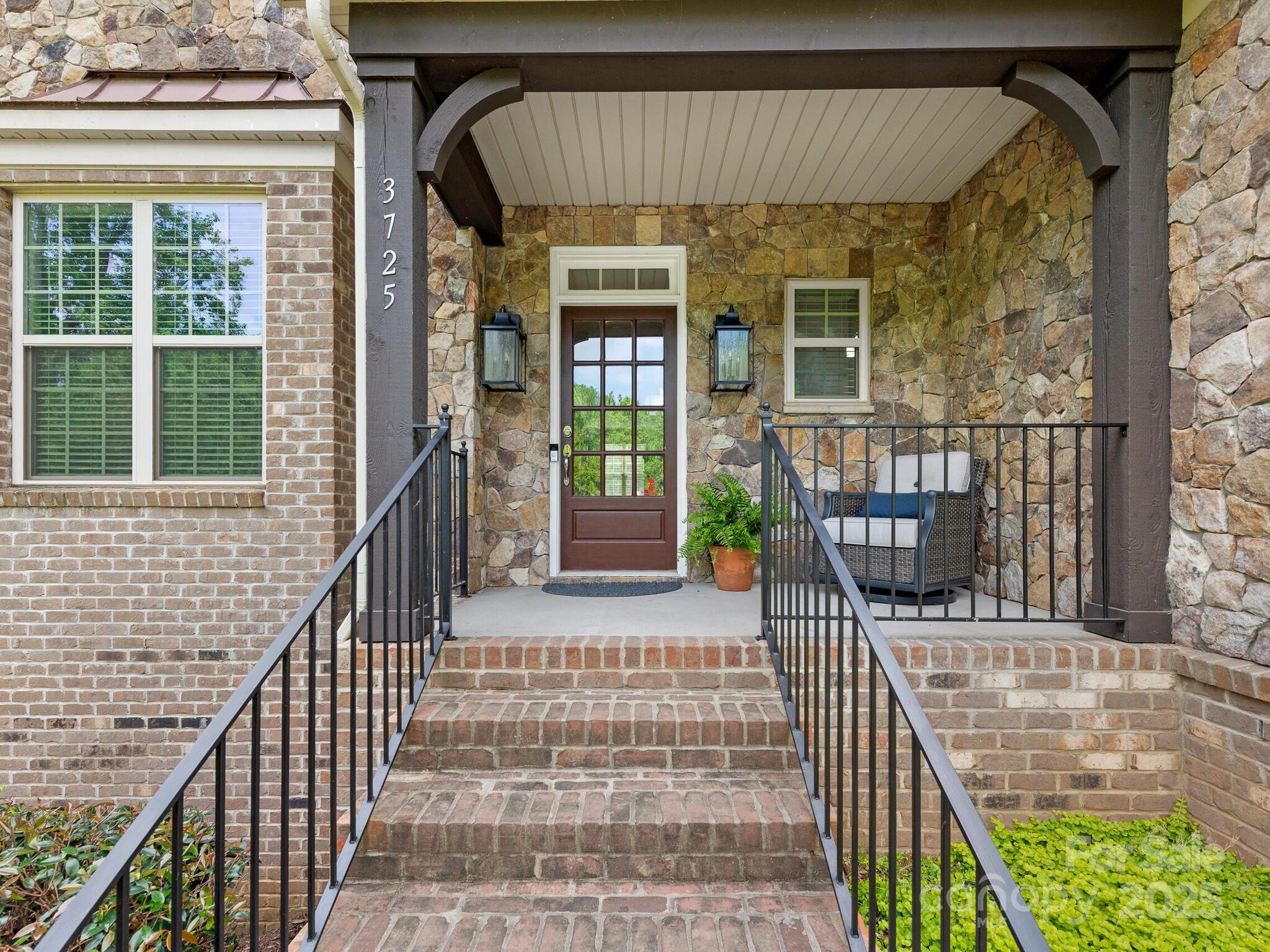 3725 Windbluff Drive