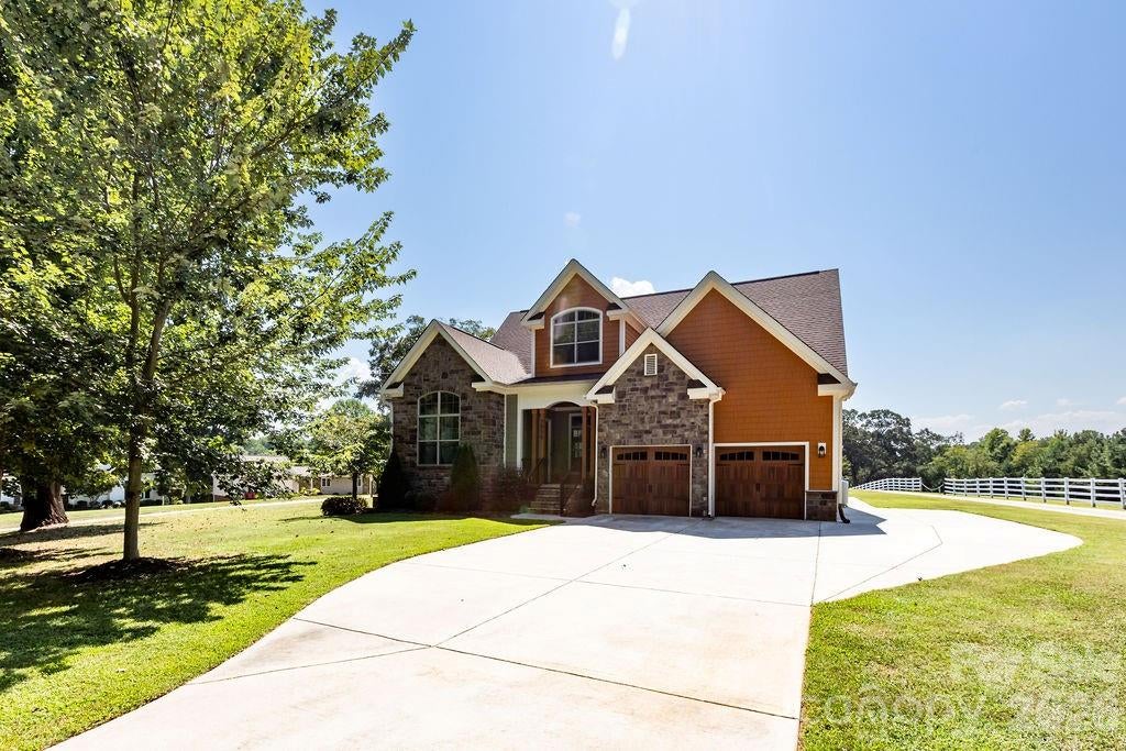 7996 Malibu Pointe Lane