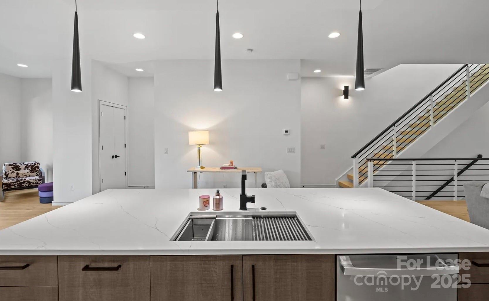 2712 N Davidson Street