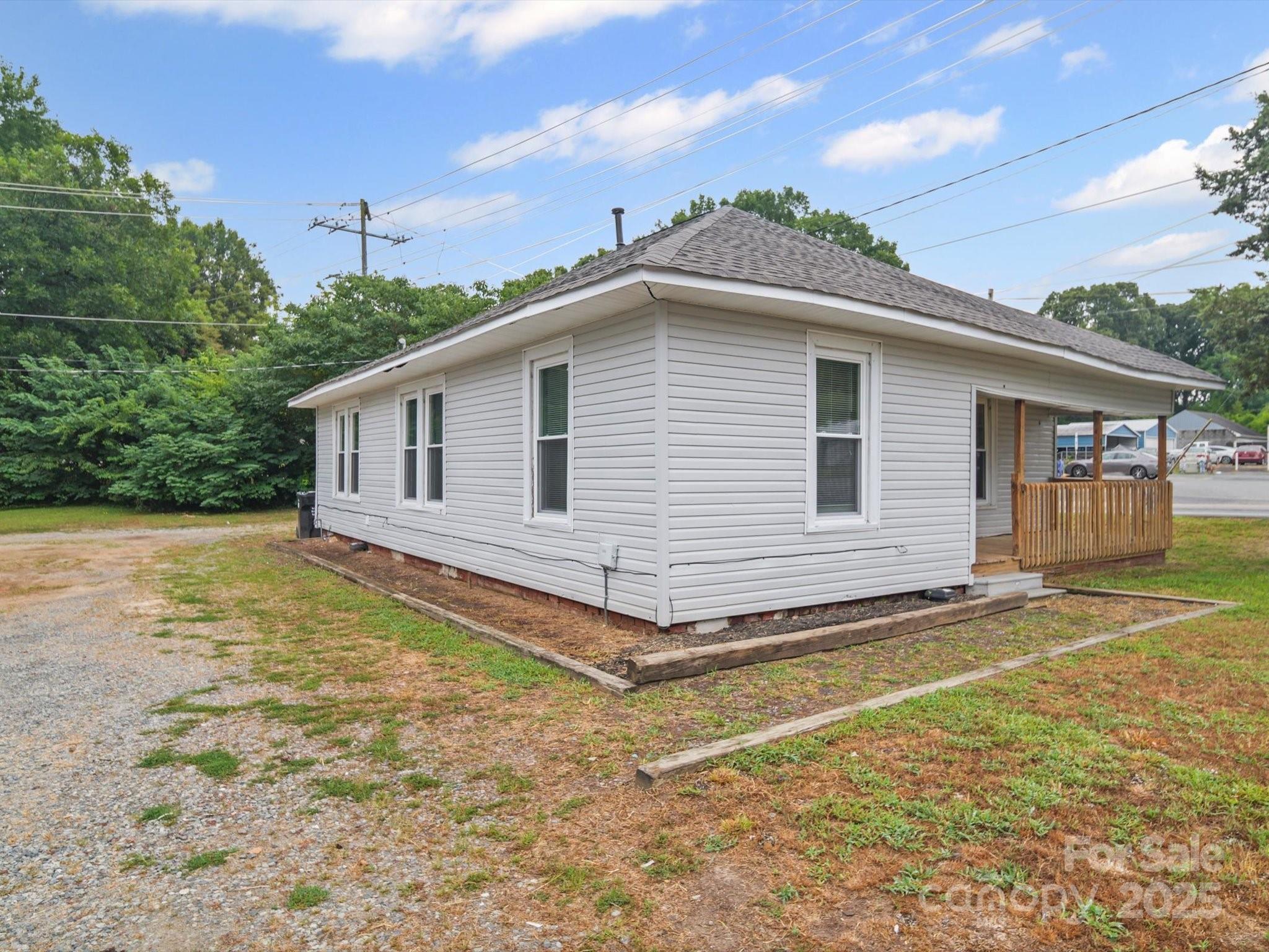 863 Old Charlotte Road SW