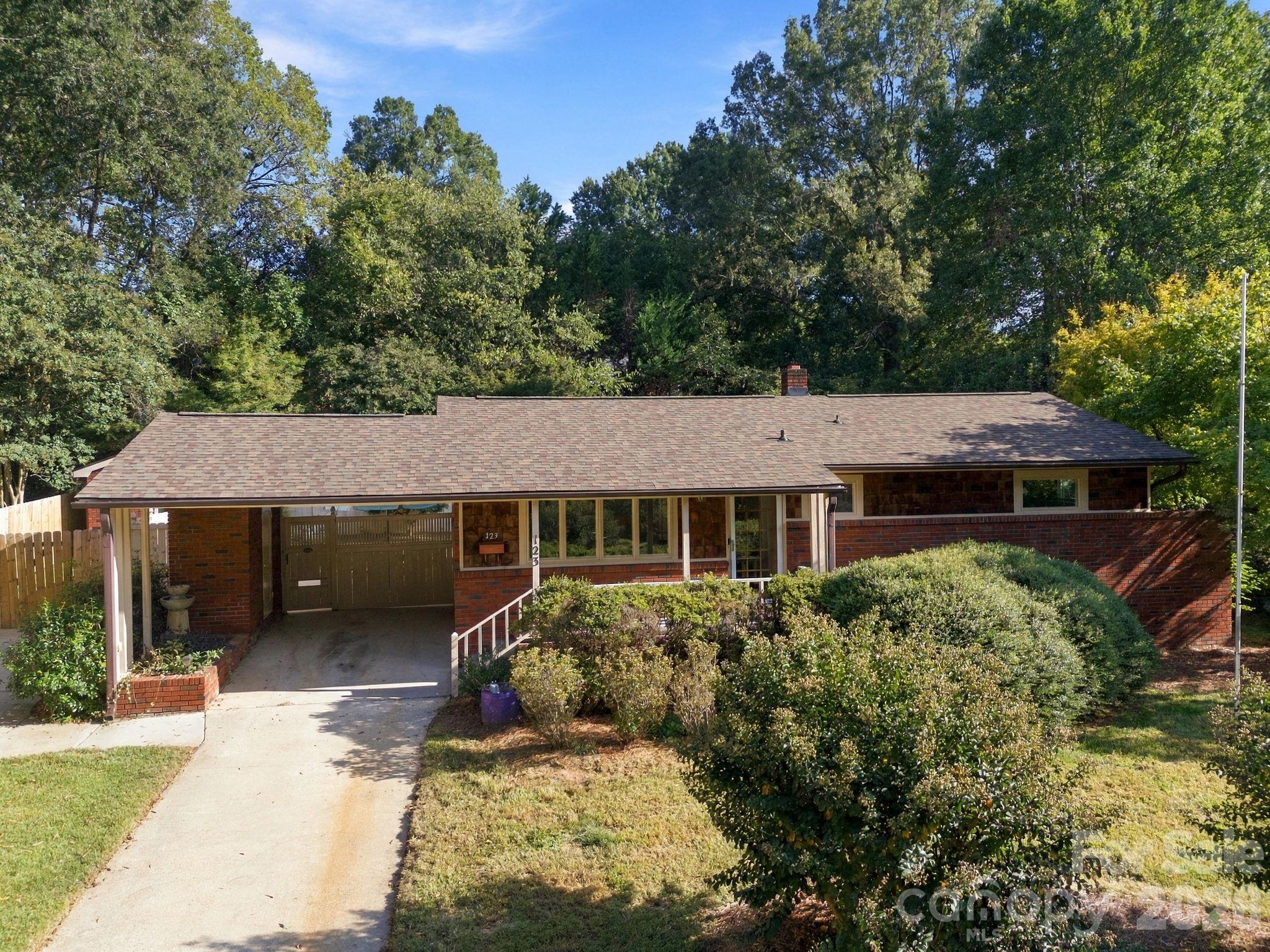 123 Hillside Avenue SW