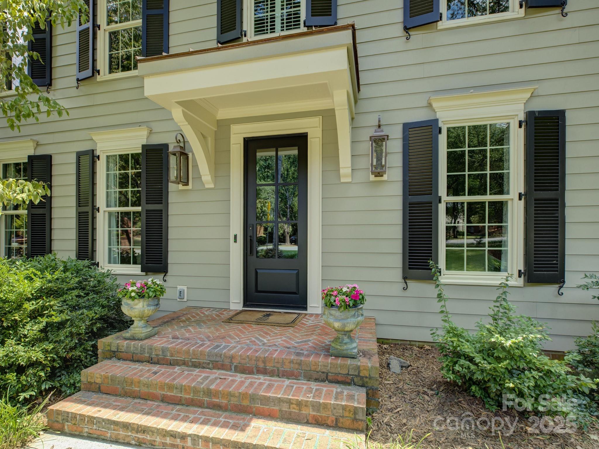 2621 Winding Oak Drive