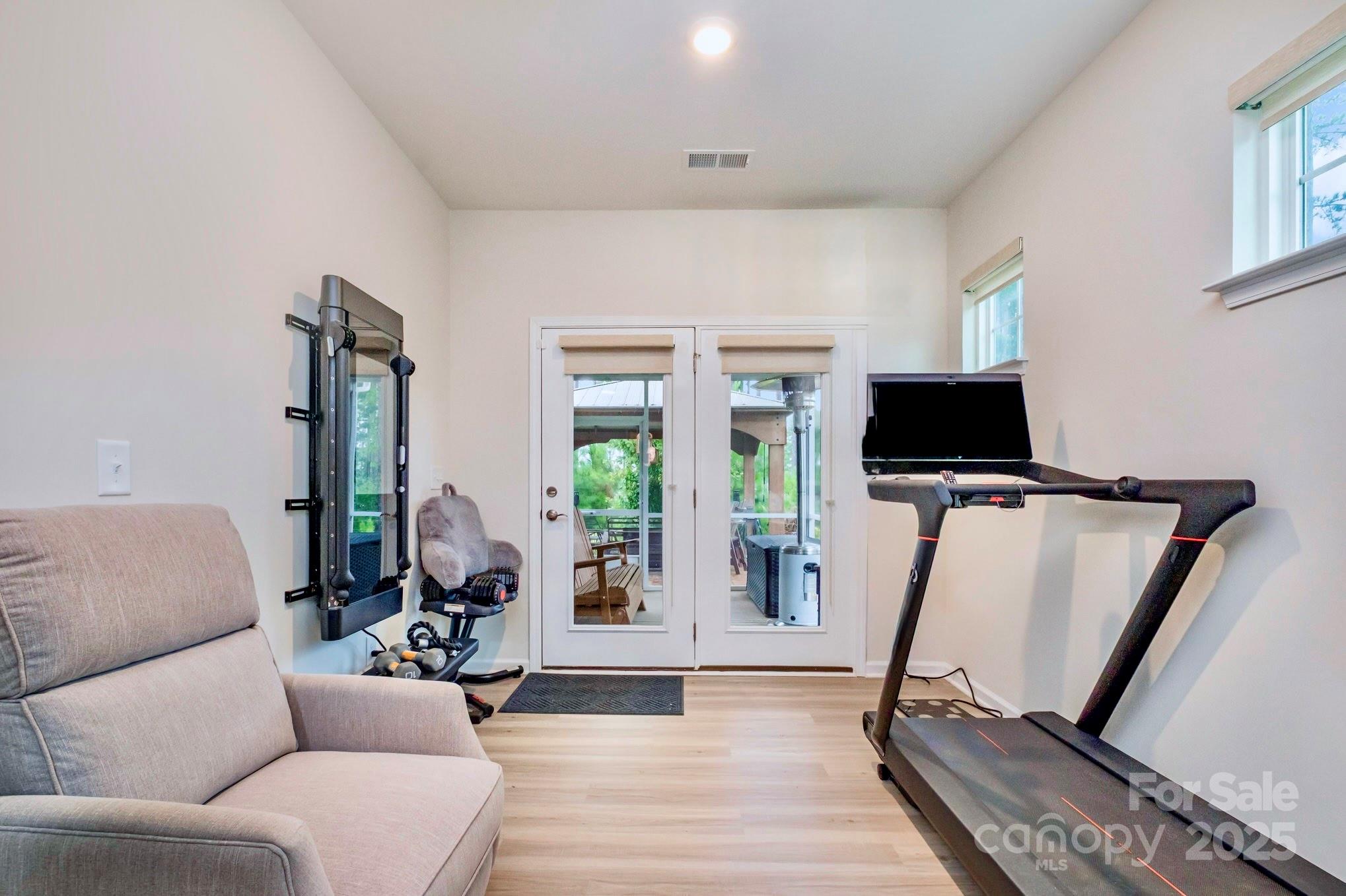 Imagery On Mtn Island - Residential