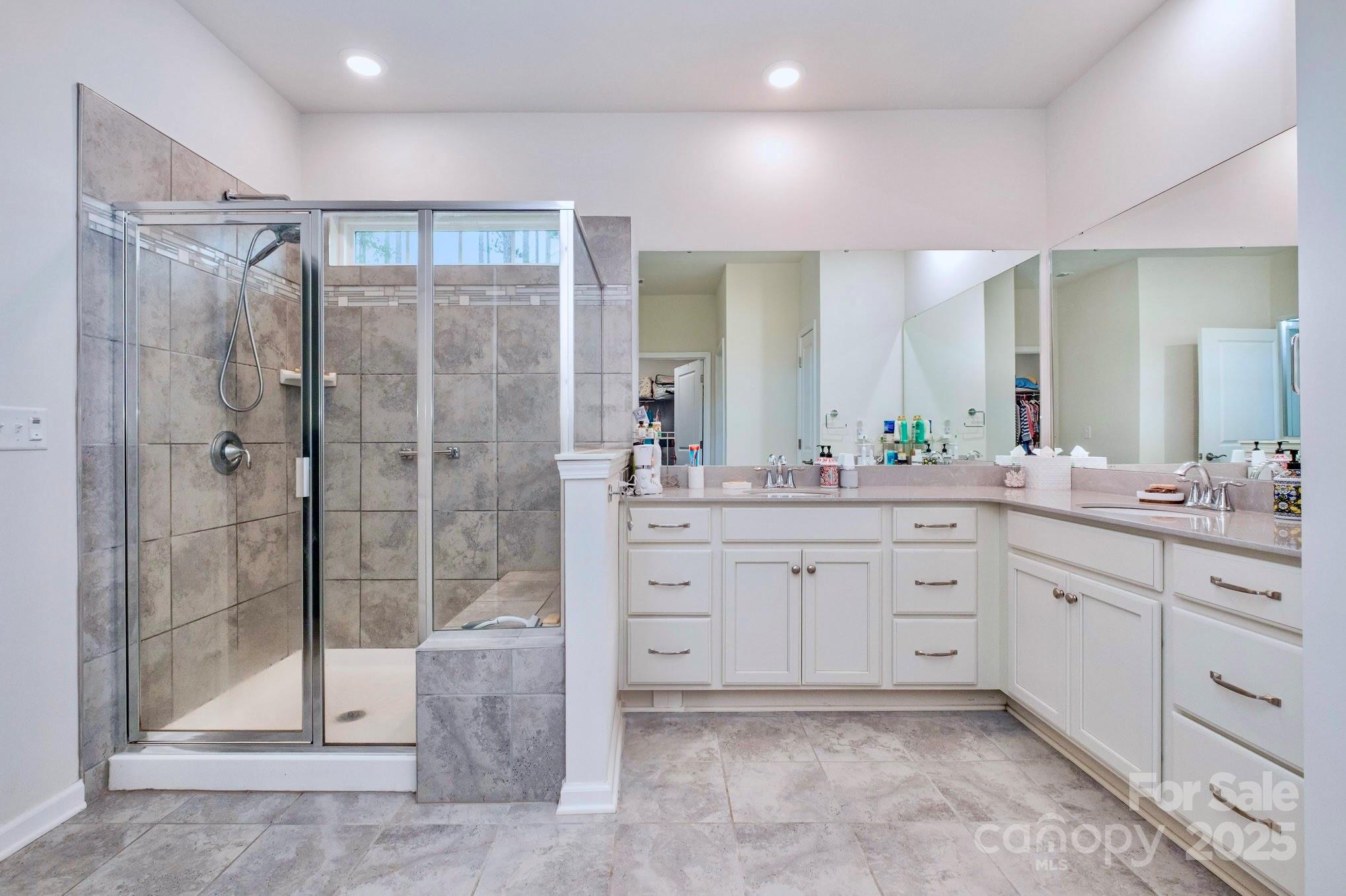 Imagery On Mtn Island - Residential