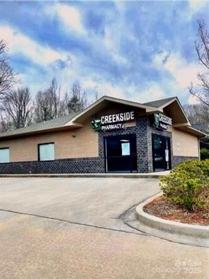 2000 sq ft custom brick building with drive through window located in the heart of York shopping district. Super location, great property. Cannot be used as a pharmacy until after July 2026. A tremendous opportunity for the motivated entrepreneur.