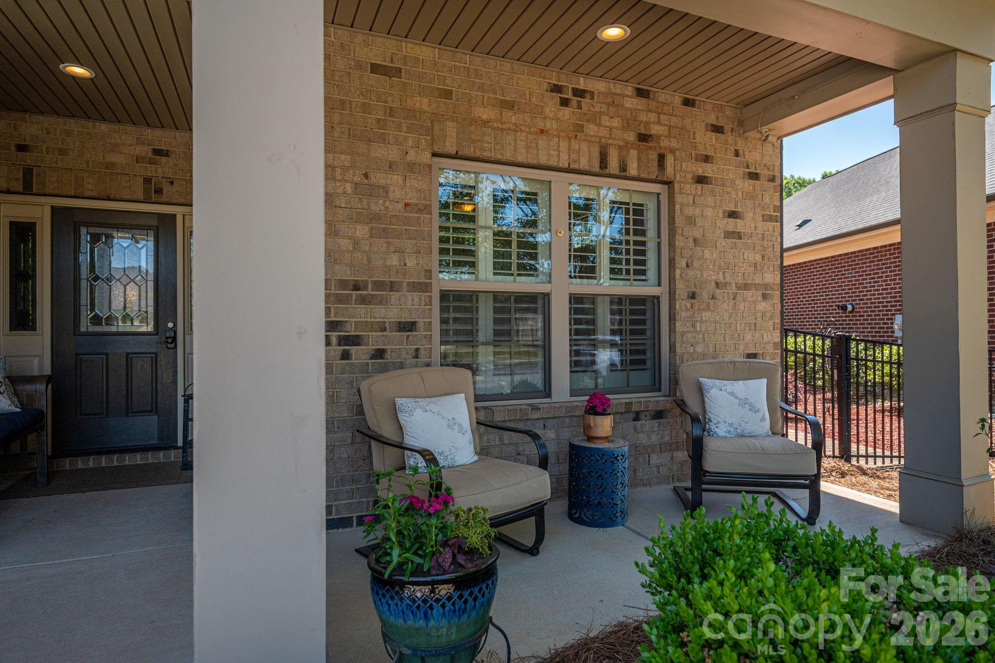 5228 Courtyard Lane
