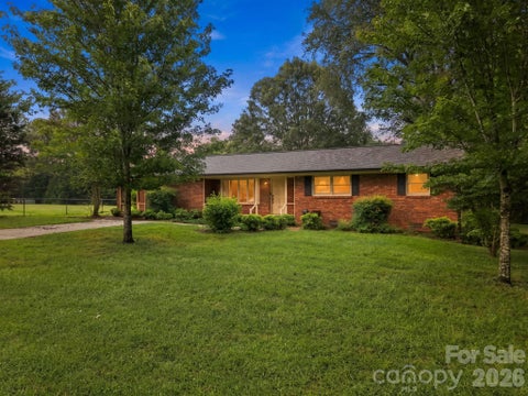 Photo of 1536 Nottingham Drive, Newton, NC 28658 (MLS # 4426094)