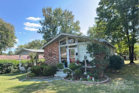 Photo of 1003 Robinhood Lane, Kannapolis, NC 28081 (MLS # 4306527)
