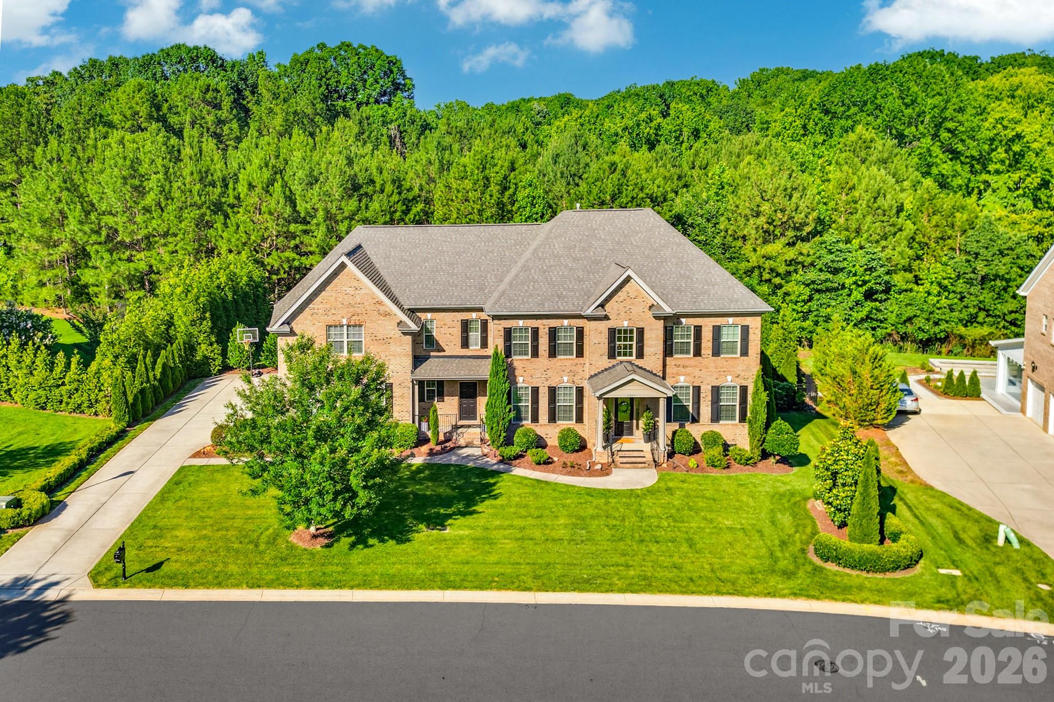 3083 Twin Lakes Drive
