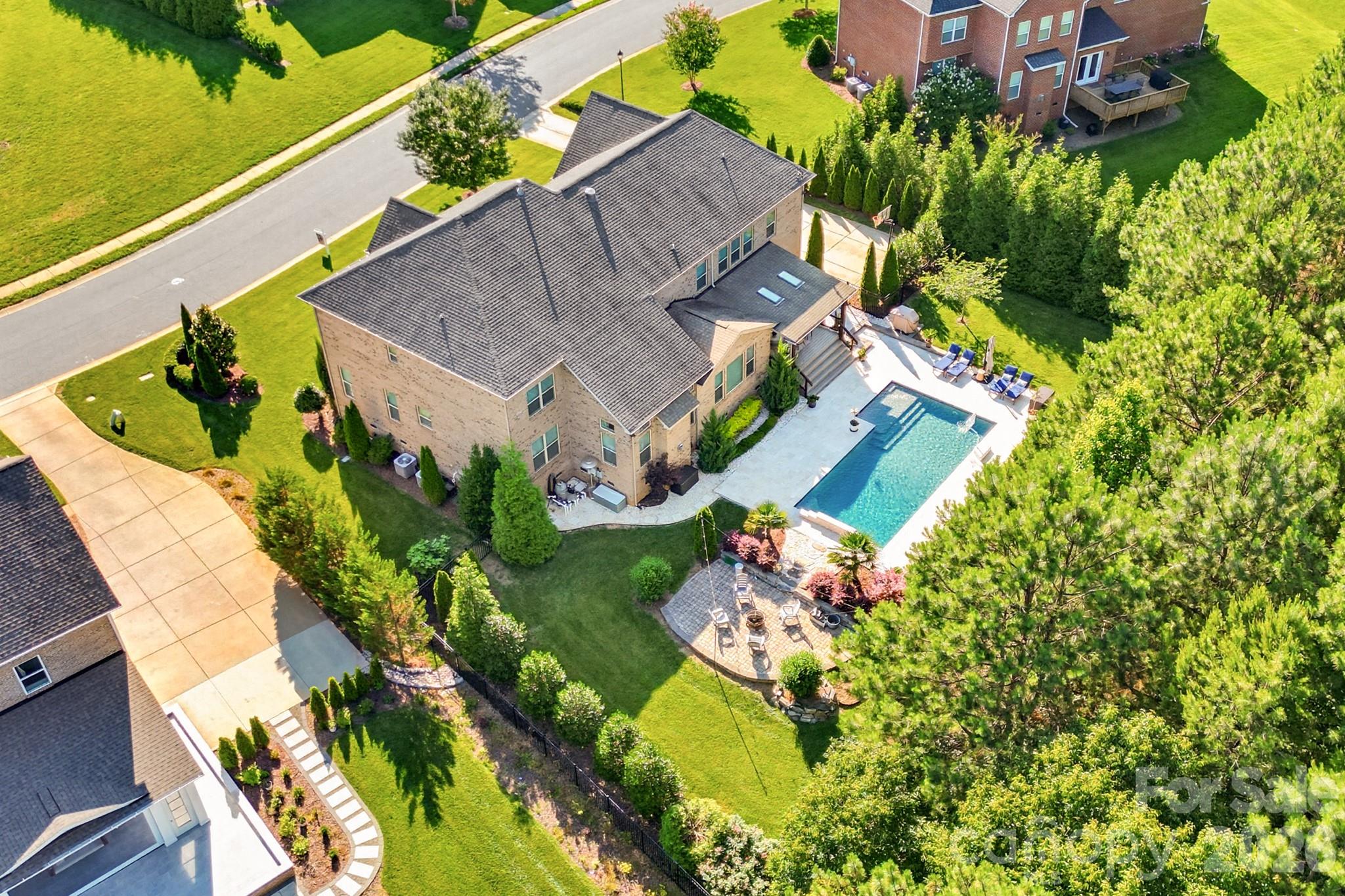 3083 Twin Lakes Drive