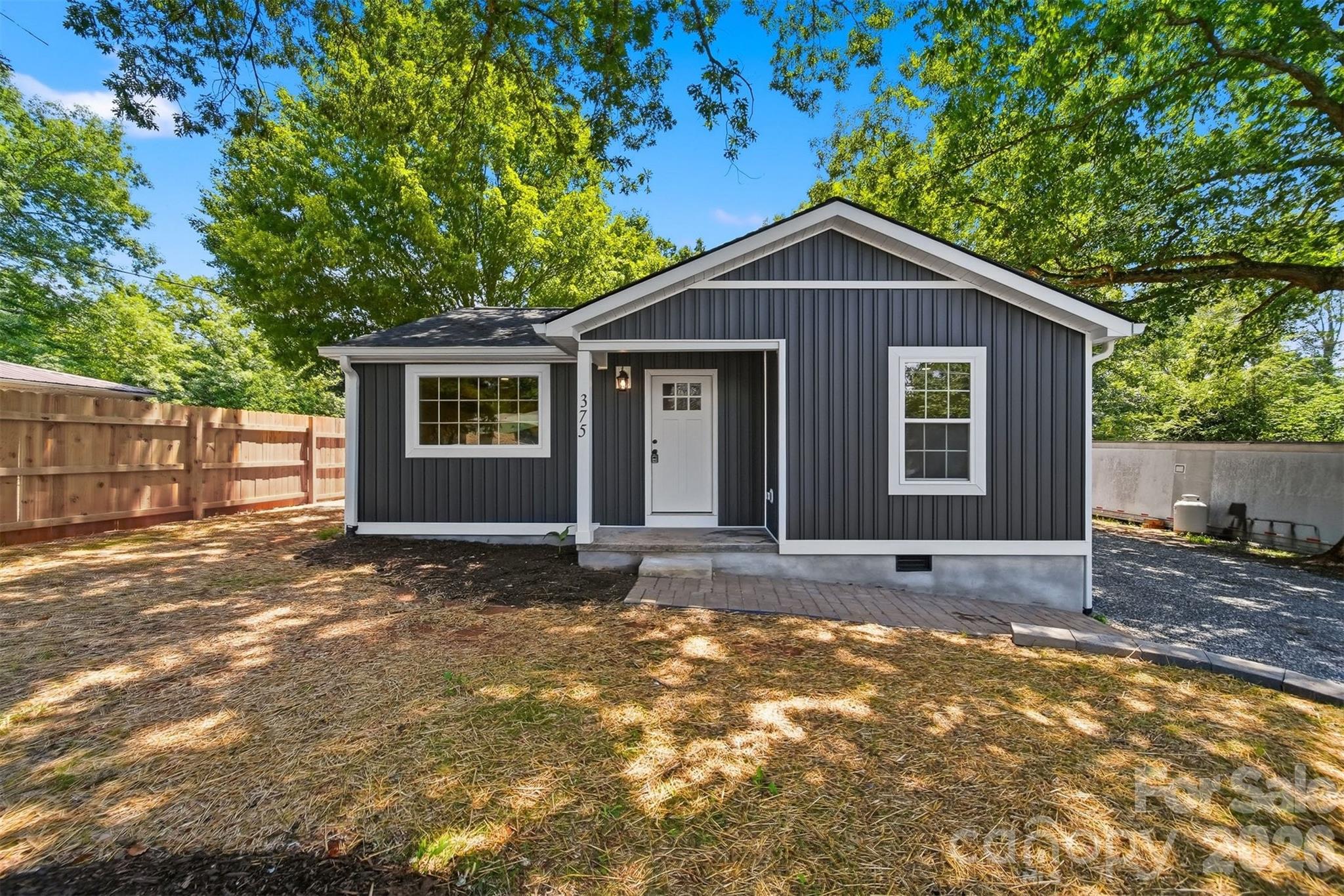 375 Shasta Lane SW
