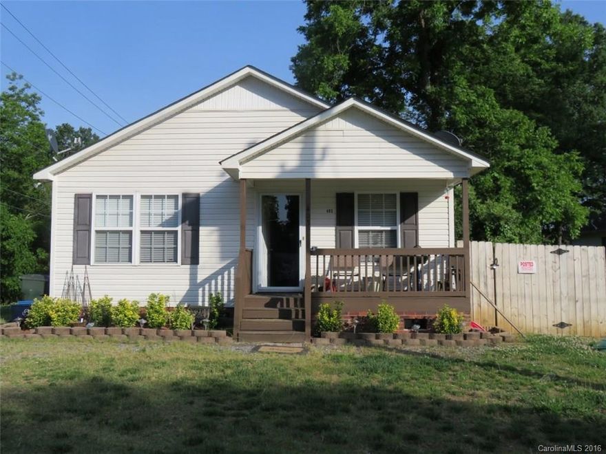 Great starter home or investment opportunity. Kitchen complete with pantry, dishwasher, over/range. Master has walk-in closet with double sinks and garden tub. Fenced in yard on large corner lot.