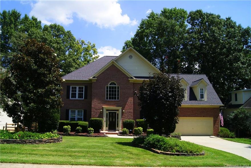 Beautiful waterfront home in Davis Lake! Home has many recent updates including tile shower, kitchen counters, Custom closets, Viking range / oven, trex decking, and more. Large screen porch overlooking the lake. Kayak, paddle board, and fish from your yard. Professionally landscaped yard, frequent winner "Lawn of the Month" creates stunning views from inside and out.