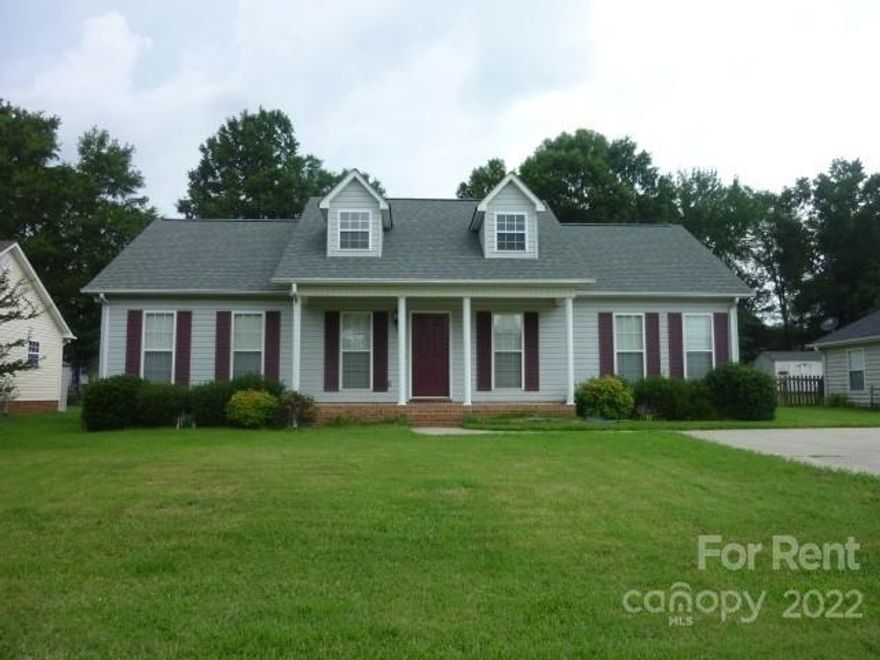 Very Cute House Located in Bristol Parkway in Rock Hill, SC, 3 Bedrooms, 2 Bathrooms, Living Room, Eat In Kitchen with Range, Refrigerator & Dishwasher. Fenced Back Yard, Patio and Storage Building.

No Smoking/No Vaping. NO PETS. By Appointment Only (Available by January 10, 2023).