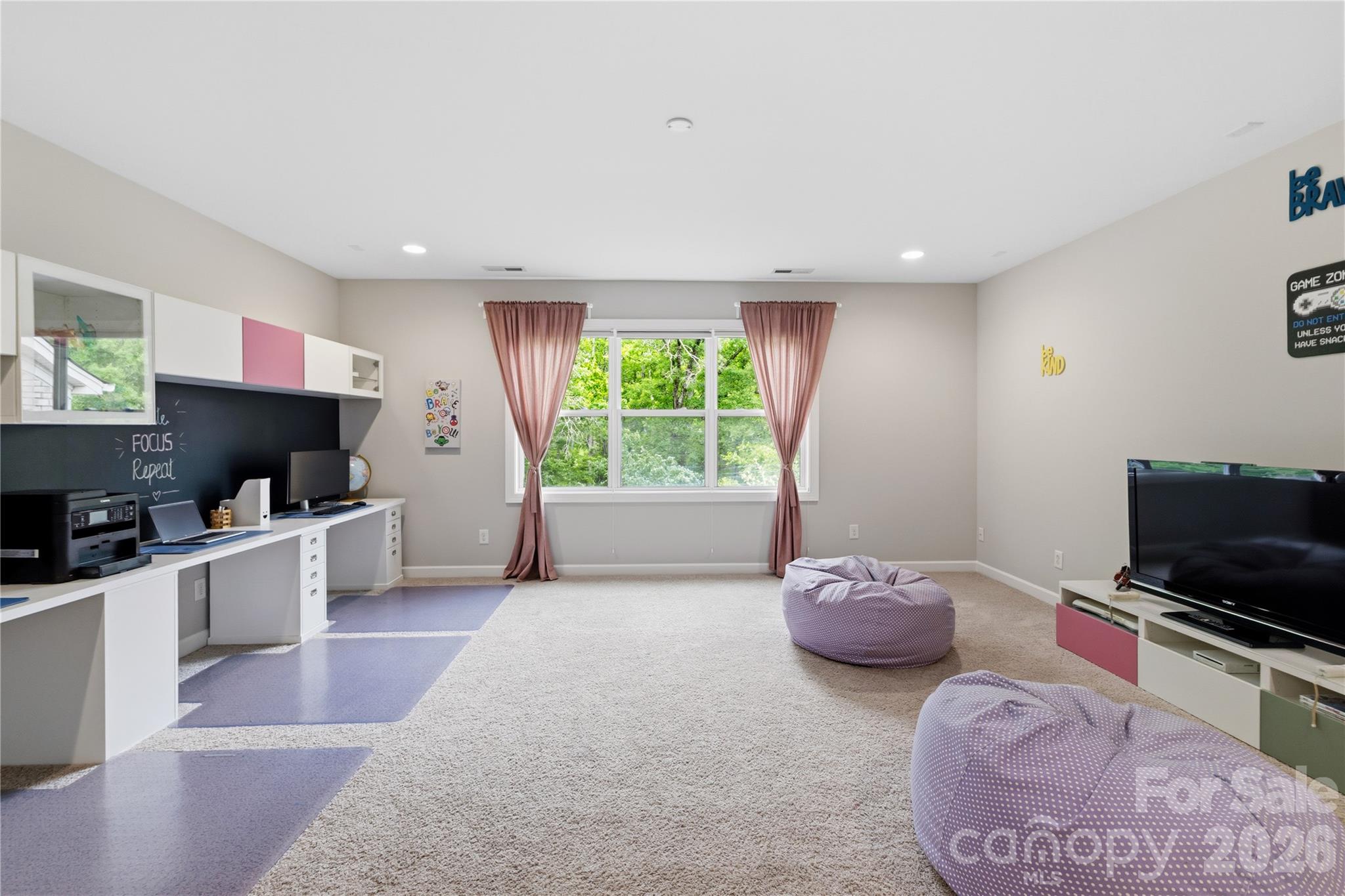 Hollister - Residential