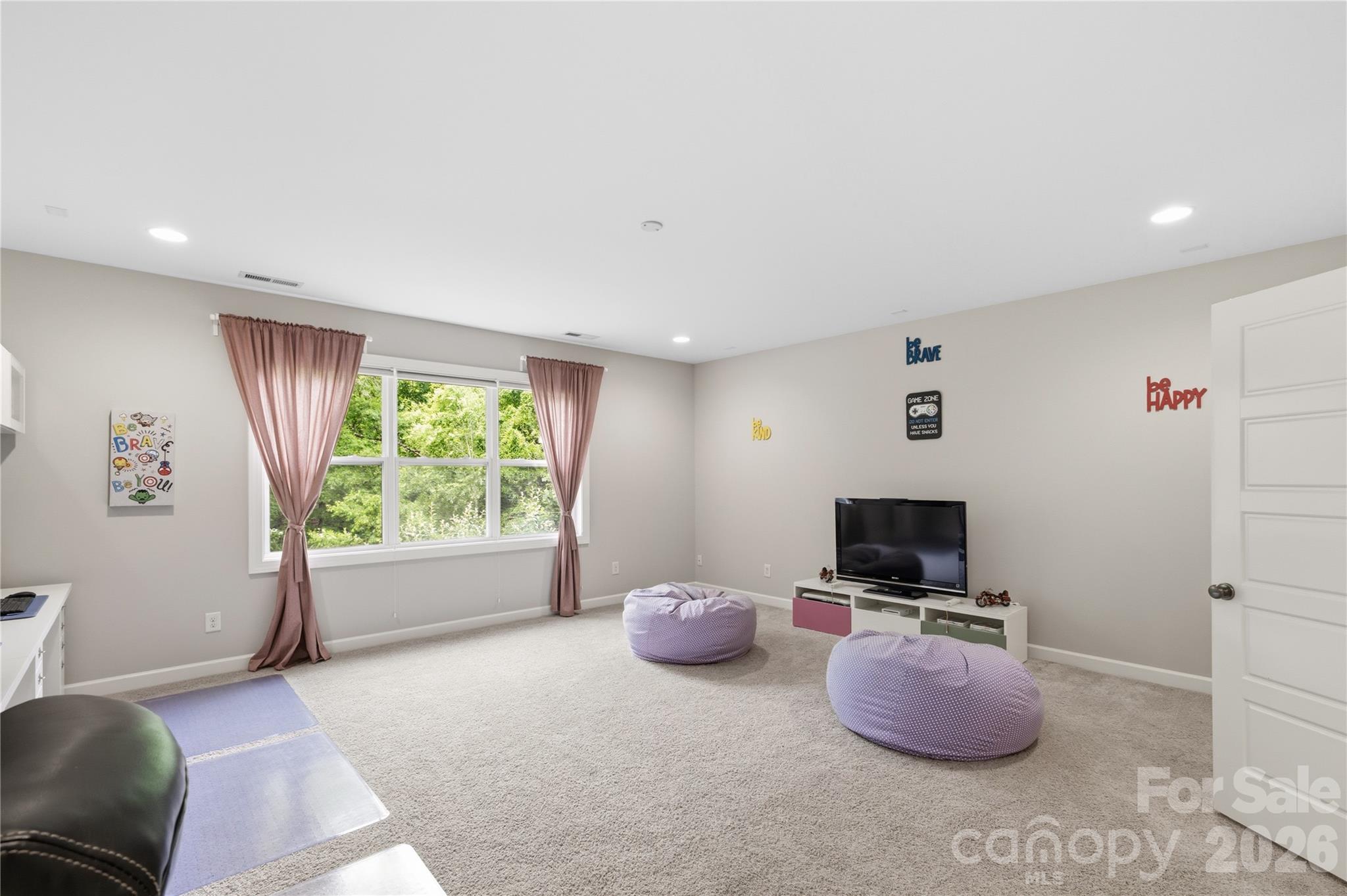 Hollister - Residential