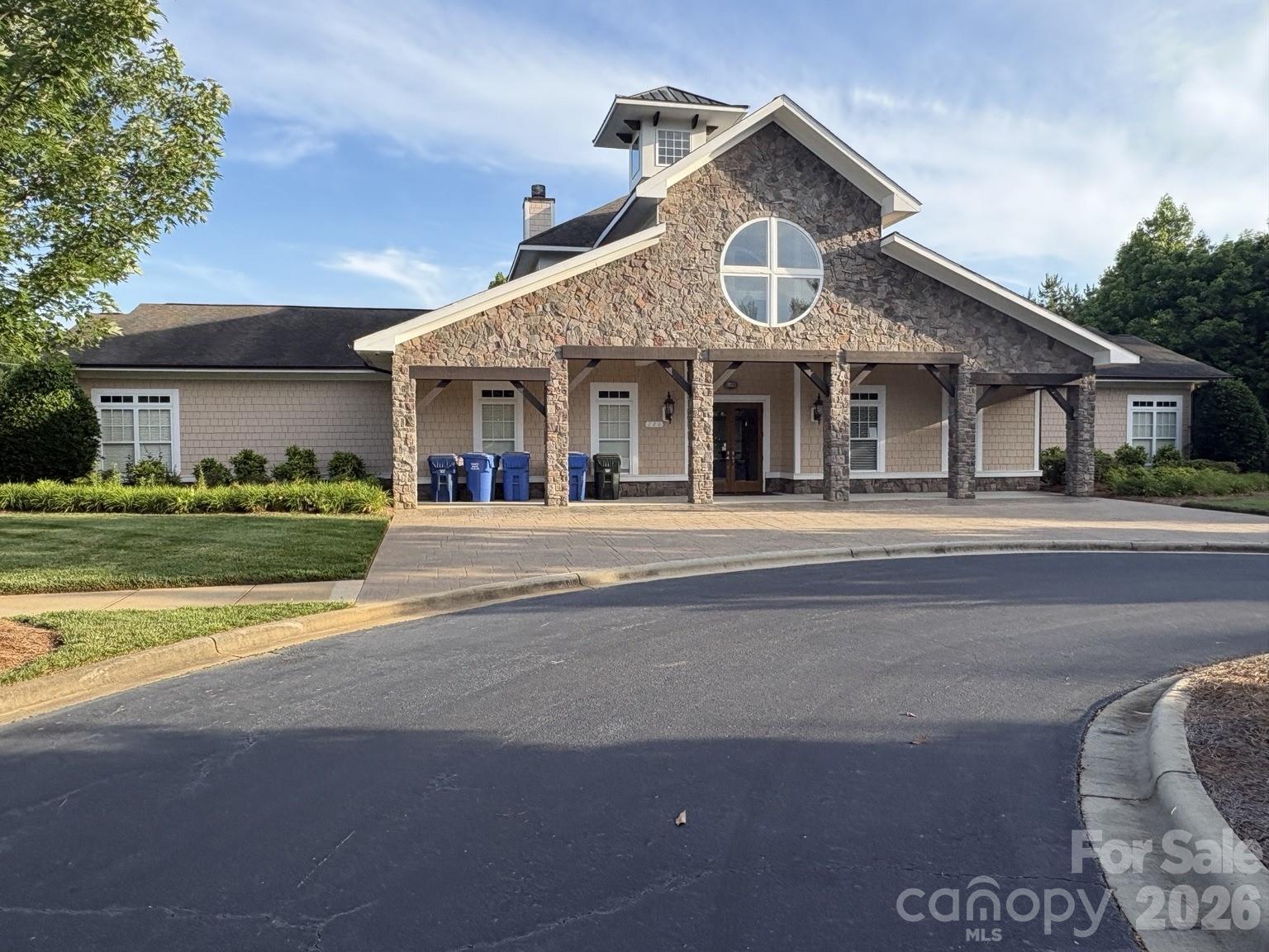Hollister - Residential