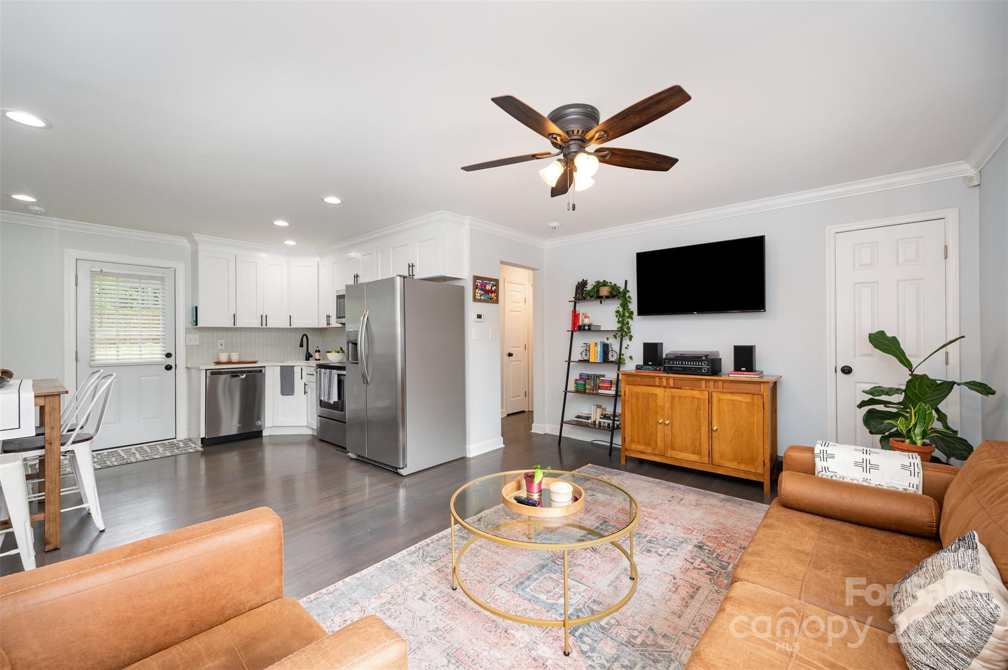 Charlotte, North Carolina 28205, United States, 2 Bedrooms Bedrooms, ,1 BathroomBathrooms,Residential,Active,191835