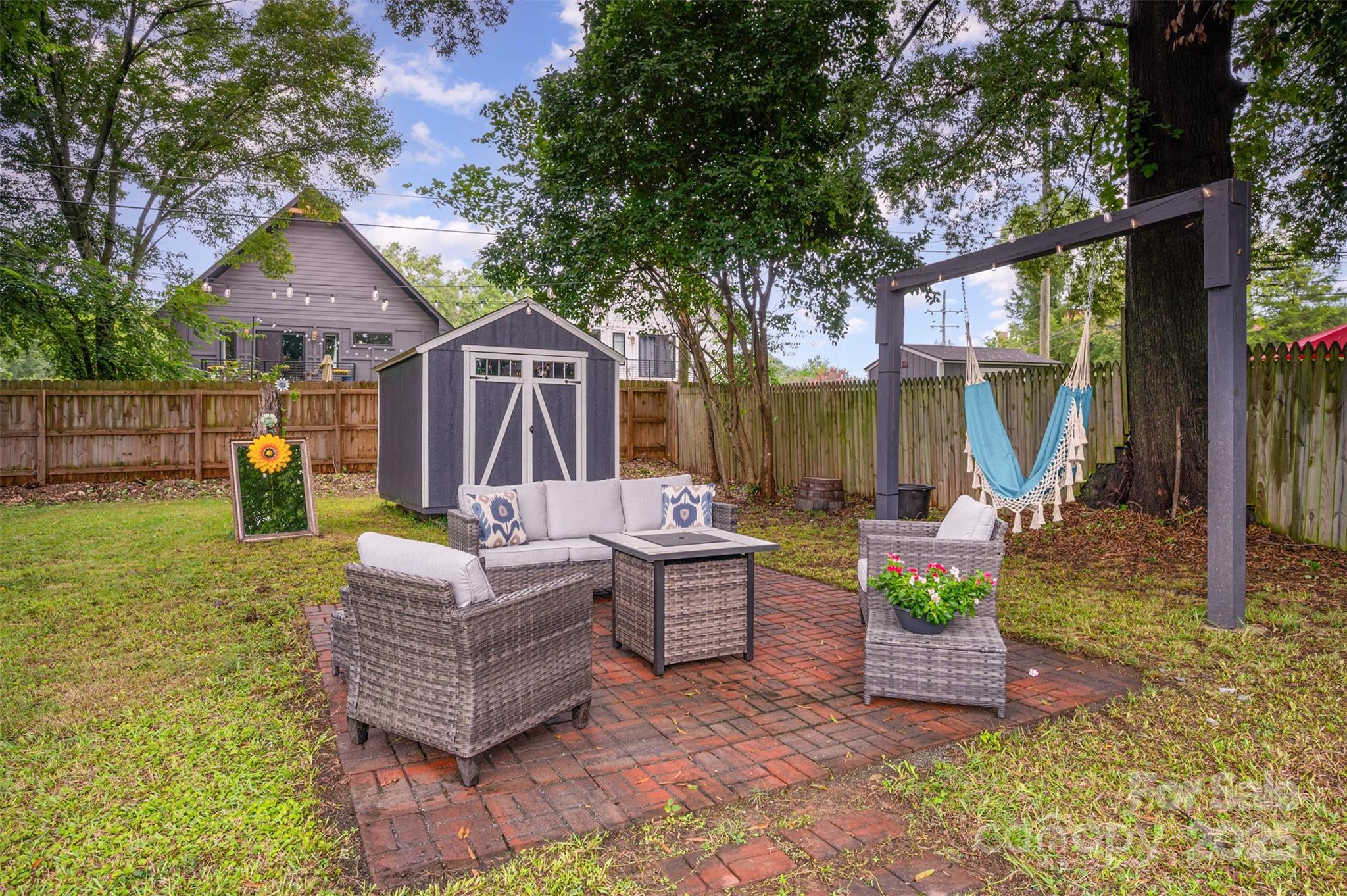 Charlotte, North Carolina 28205, United States, 2 Bedrooms Bedrooms, ,1 BathroomBathrooms,Residential,Active,191835