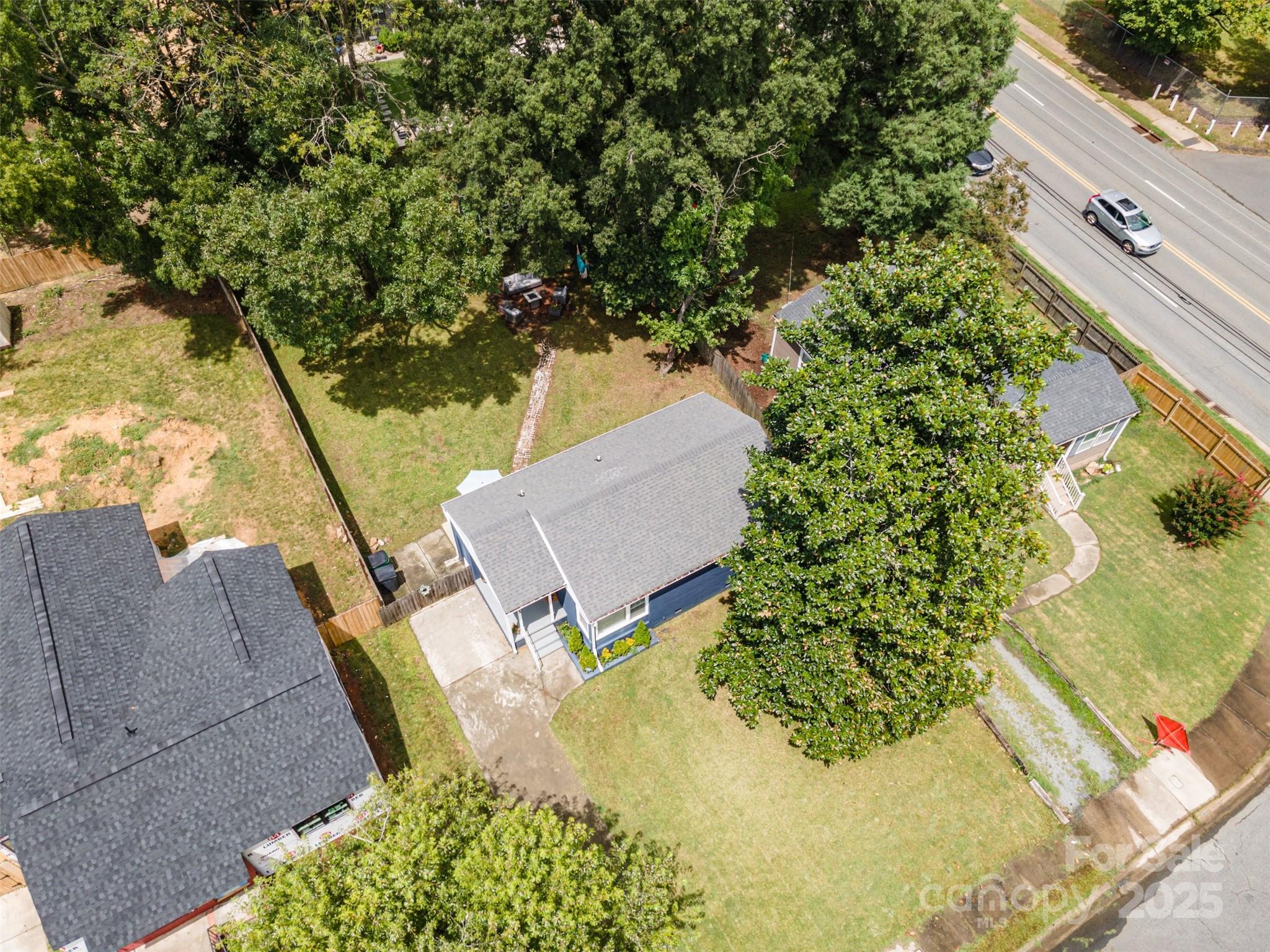 Charlotte, North Carolina 28205, United States, 2 Bedrooms Bedrooms, ,1 BathroomBathrooms,Residential,Active,191835